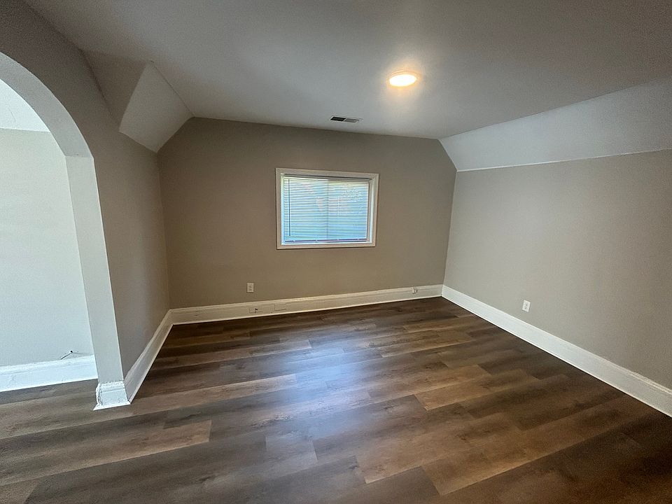 1st image of 856 E 21st St #2