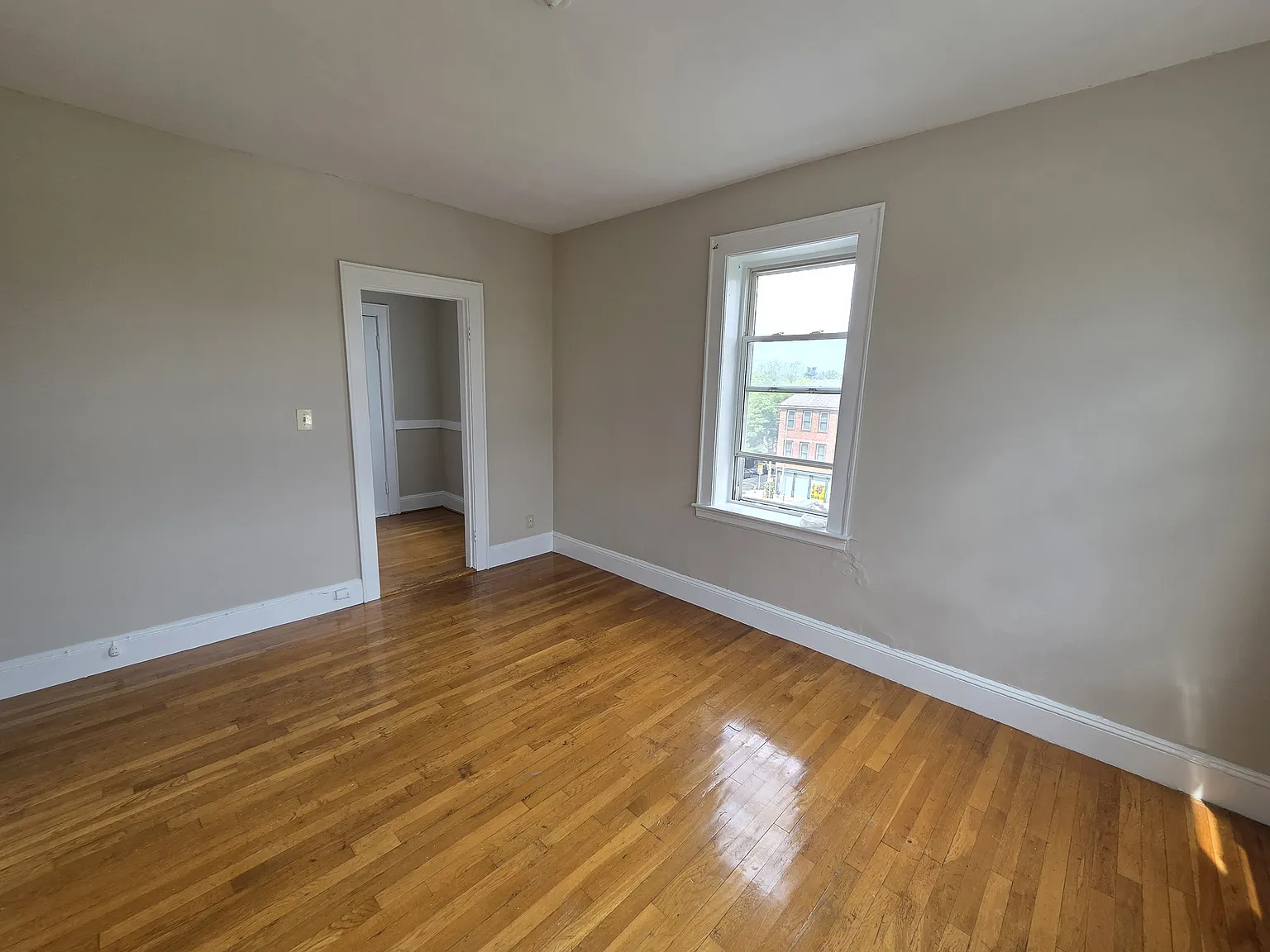 Studio, 580 sqft, $2,200 — Photo 3