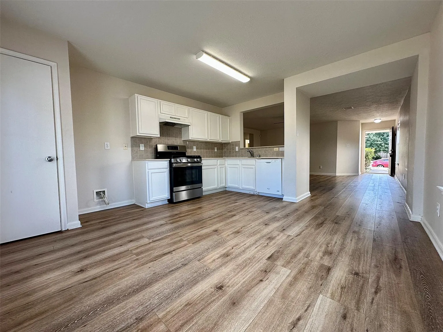 3 bed, 2.0 bath, 1563 sqft, $1,895 — Photo 4