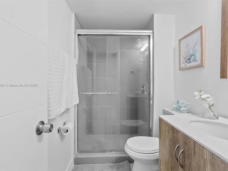 5555 Collins Ave #6L — Photo 17