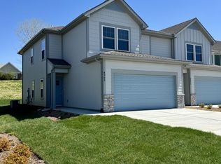 8365 Valley Spring Dr #1, De Soto, KS 66018
