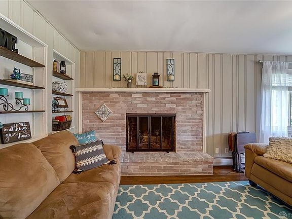5th image of 462 Crestview Dr