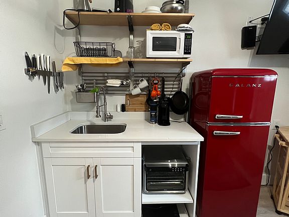 5th image of 1613 E Ida St #2