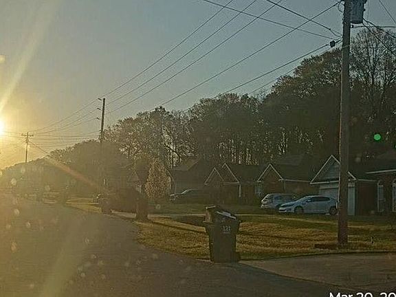 3rd image of 50 Redwood Dr