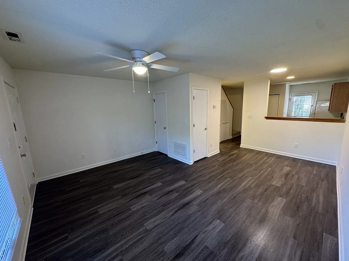 2 Bedroom 1.5 Bathroom Townhome — Photo 2