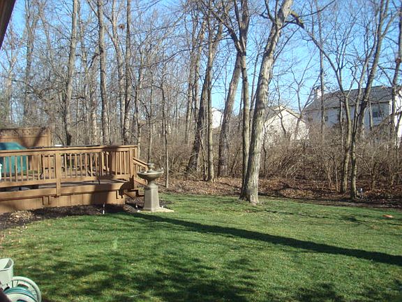 3rd image of 2735 Woods Cres