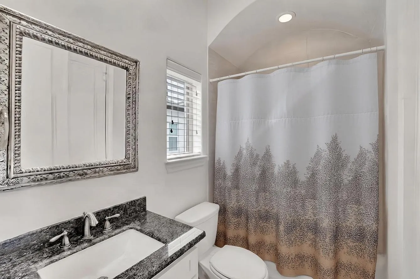 3 bed, 3.5 bath, 2504 sqft, $900 — Photo 4