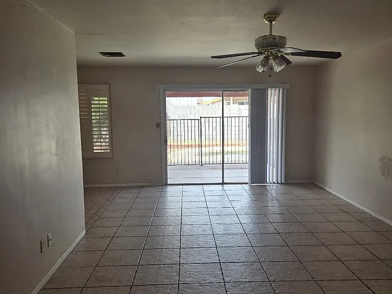3614 W Charleston Ave — Photo 6