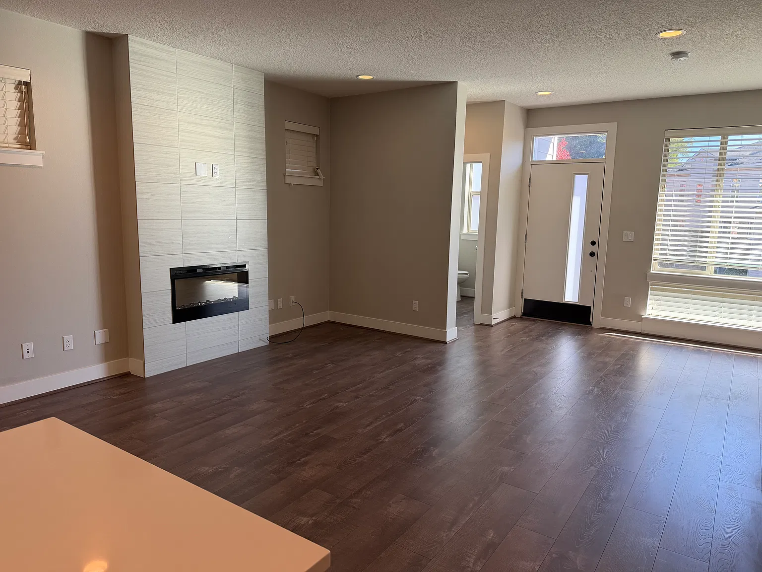 4 bed, 3.5 bath, 1689 sqft, $2,695 — Photo 3