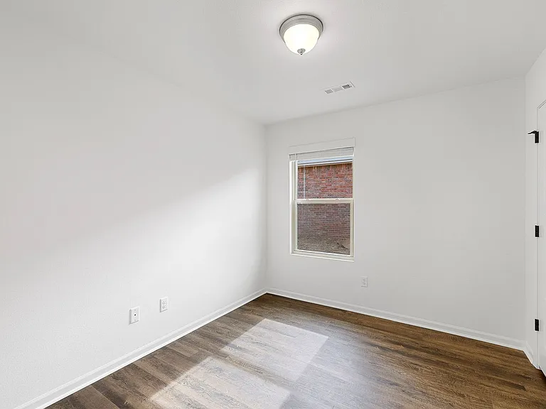 1105 SW 3rd Ave — Photo 30