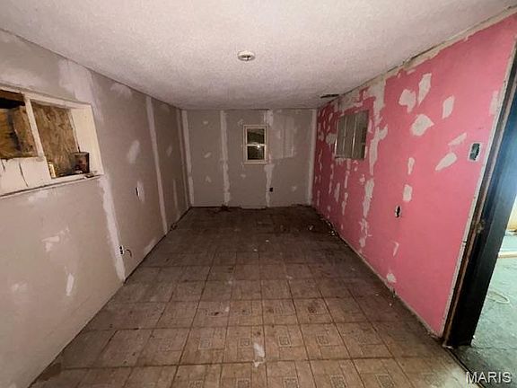 4th image of 10100 Earl Dr