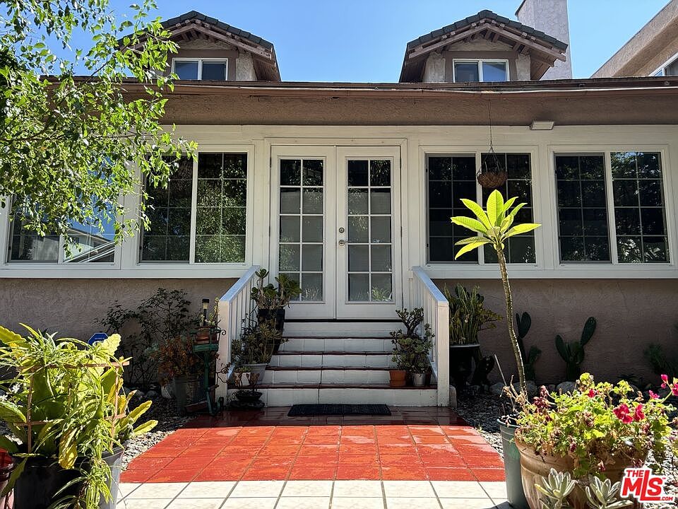 1st image of 416 N Serrano Ave