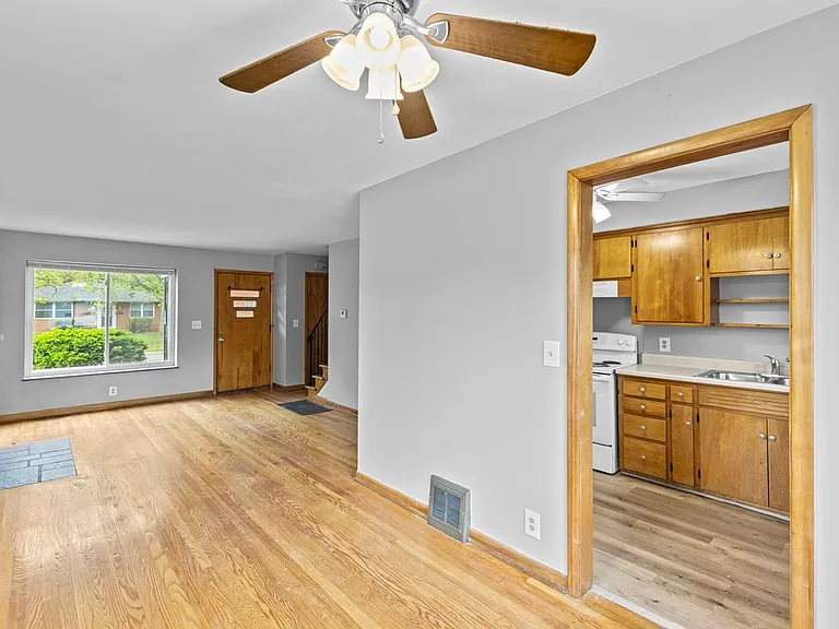 723 Village Dr — Photo 26