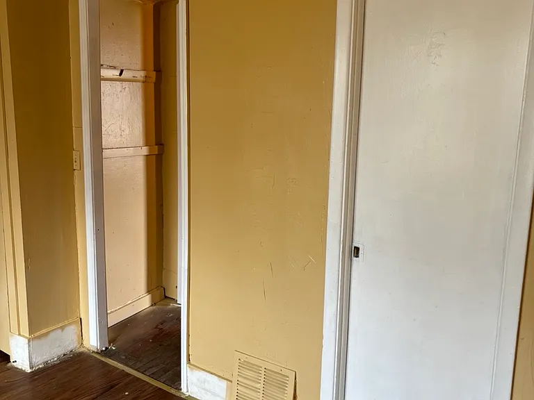 2507 E 109th St #D — Photo 19