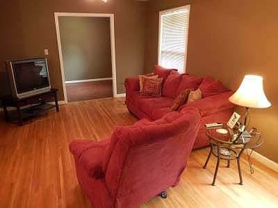 4th image of 3032 Stoneybrook Ave