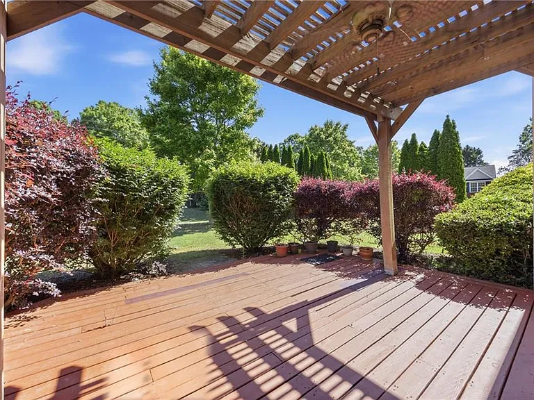 1650 Huntcrest Way SW — Photo 24