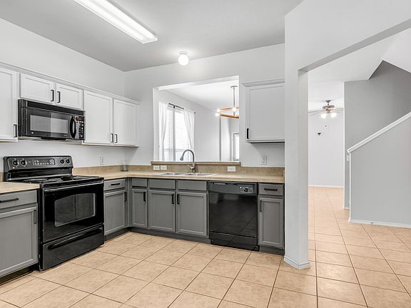 5th image of 10737 Traymore Dr