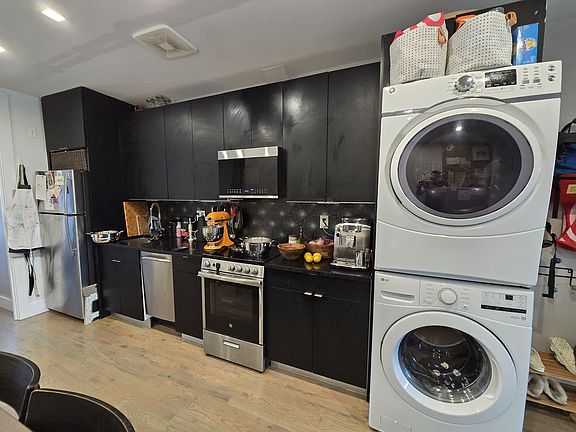 2nd image of 615 E 17th St #6D