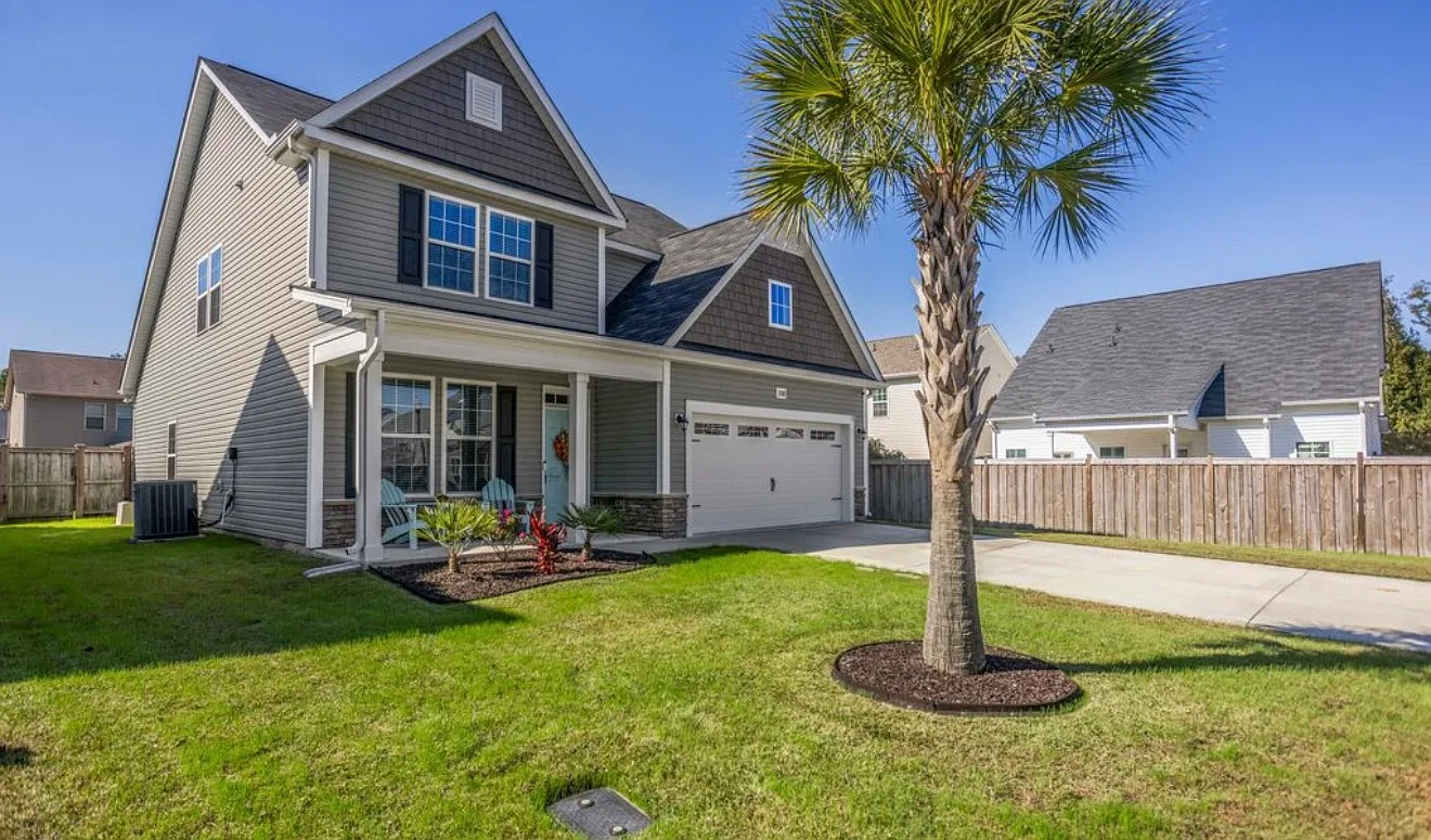 5 bed, 2.5 bath, 2430 sqft, $3,395 — Photo 3