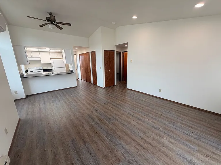 5681 Eagle Pkwy — Photo 9