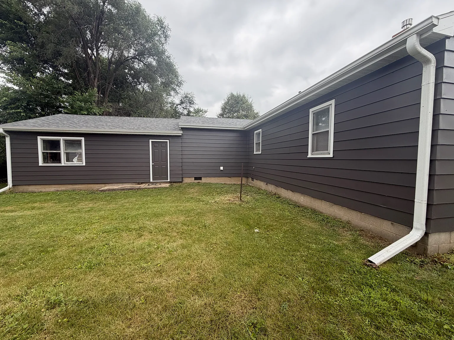 3 bed, 1056 sqft, $1,800 — Photo 3