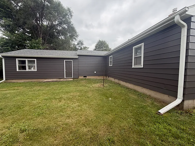 907 Merrill Ave — Photo 3