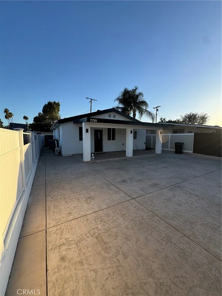 2 bed, 1000 sqft, $3,650 — Photo 2