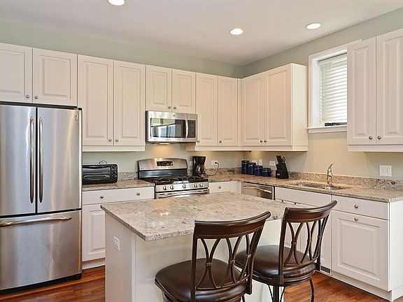4th image of 1142 N Hudson Ave