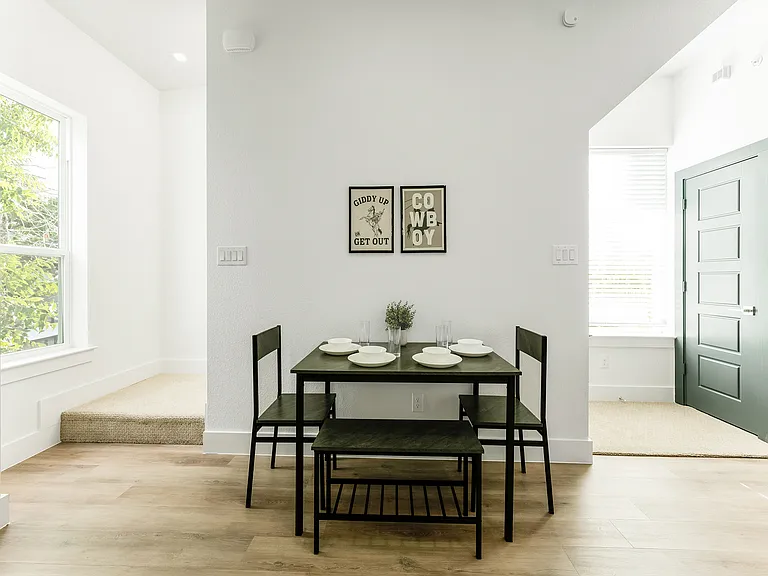 1004 Travis Ave #112 — Photo 6