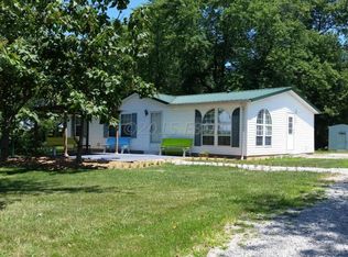 1812 Adams Rd, Kell, IL 62853