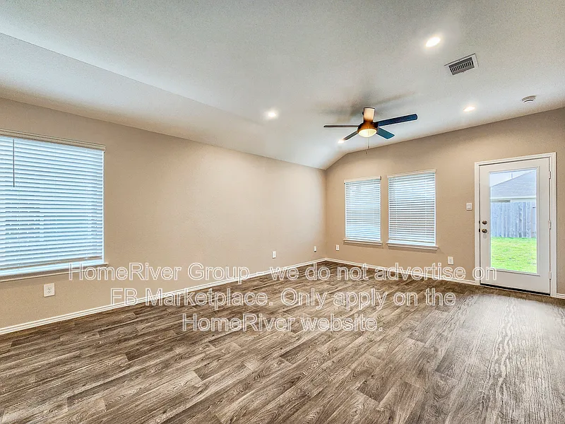 3 bed, 2.0 bath, 1530 sqft, $1,995 — Photo 2