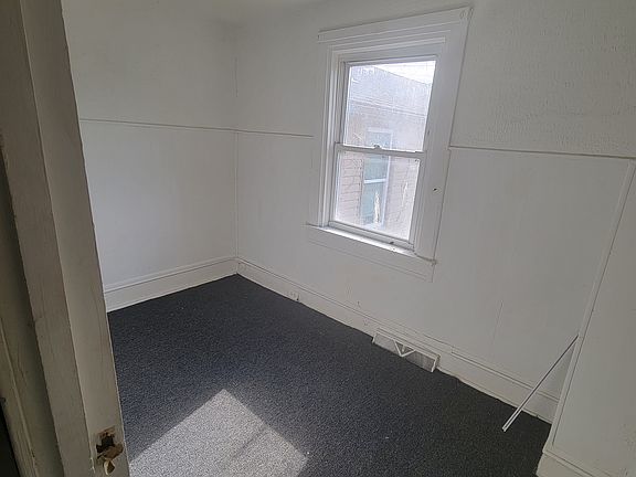 2nd image of 806 W 5th St #2