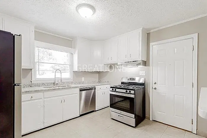 3 bed, 2.0 bath, 1226 sqft, $1,425 — Photo 3