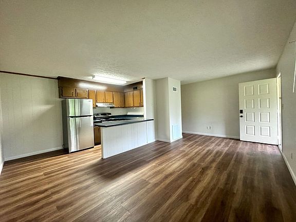 5th image of 400 Cranbrook Ave SE APT 1