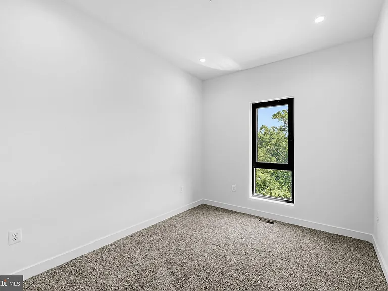 2530 B Elvans Rd SE — Photo 43