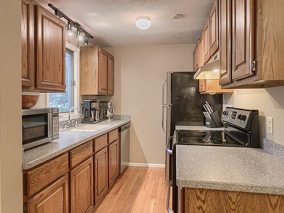 5th image of 111 Cortland Cir