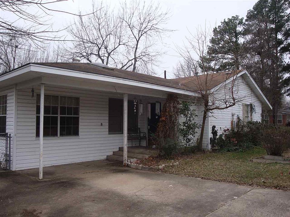 2nd image of 1121 22nd St SE