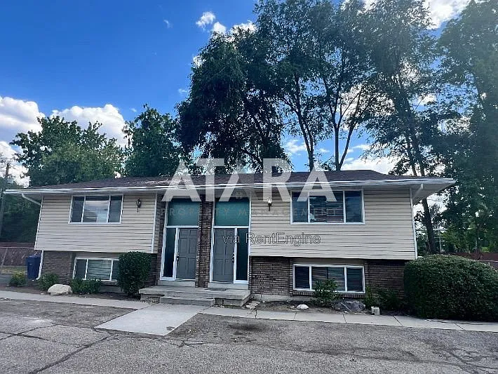 5875 S Highland Dr — Photo 2