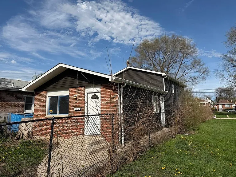 11361 S Racine Ave — Photo 3