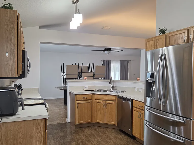2215 Kingscrest Cir — Photo 4