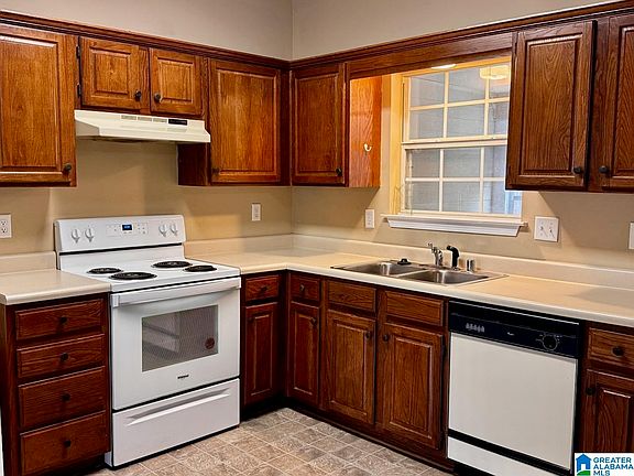 2nd image of 155 Chase Creek Cir