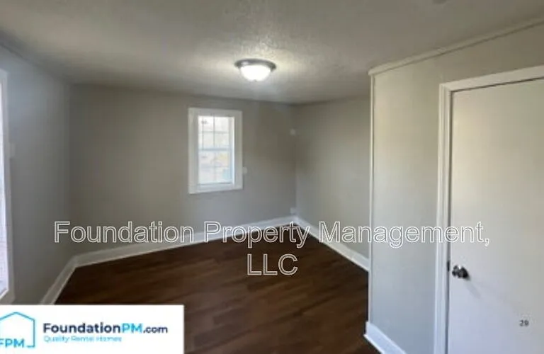 1596 Barton St — Photo 13