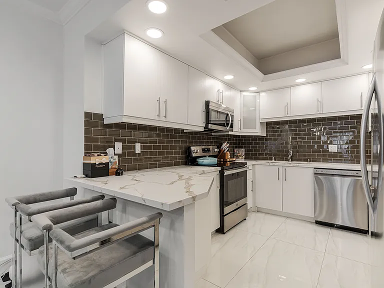 321 S San Vicente Blvd #903 — Photo 12