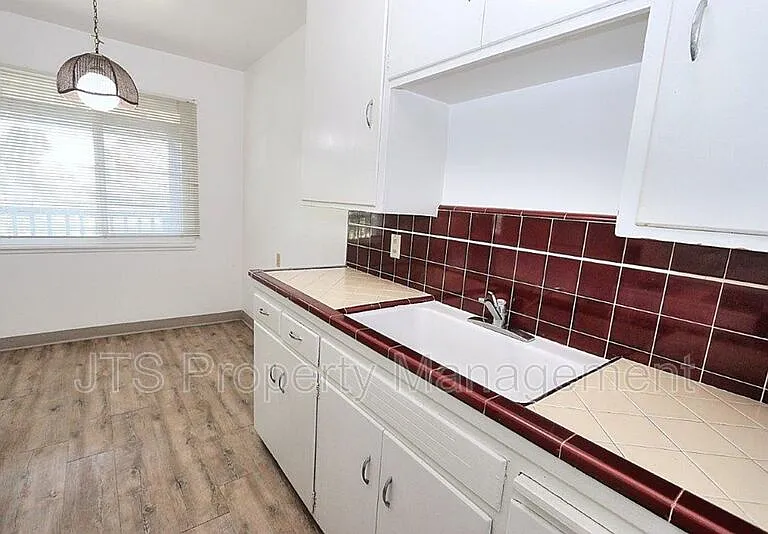 4439 V St #6 — Photo 3