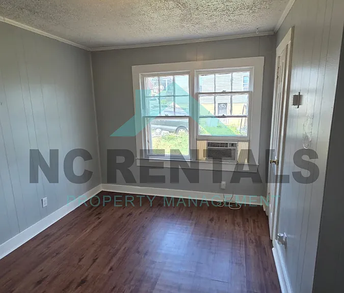 1415 Underwood Ave — Photo 9