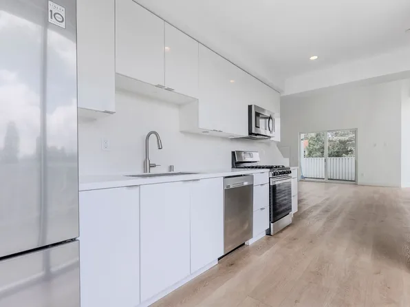 11700 Magnolia Blvd, Valley Village, CA