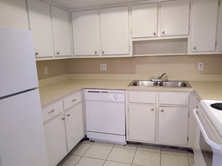 1830 Maravilla Ave #309 — Photo 5