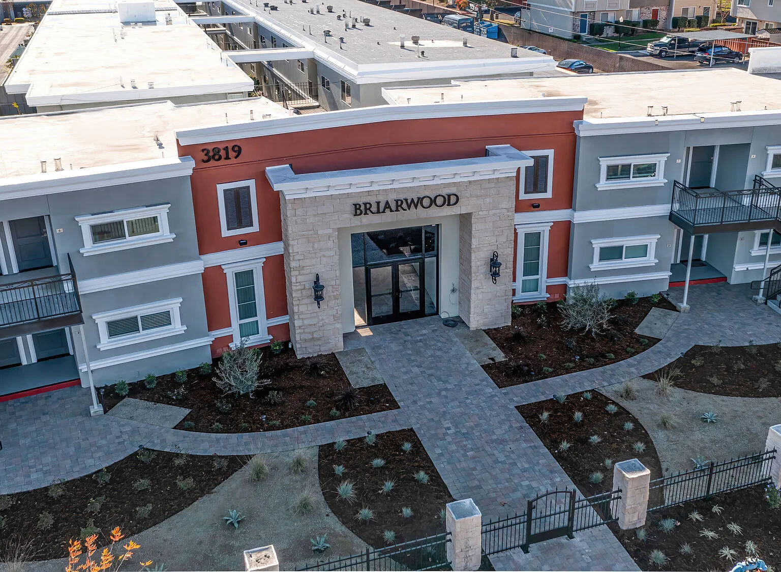 Briarwood Apartments — Photo 2