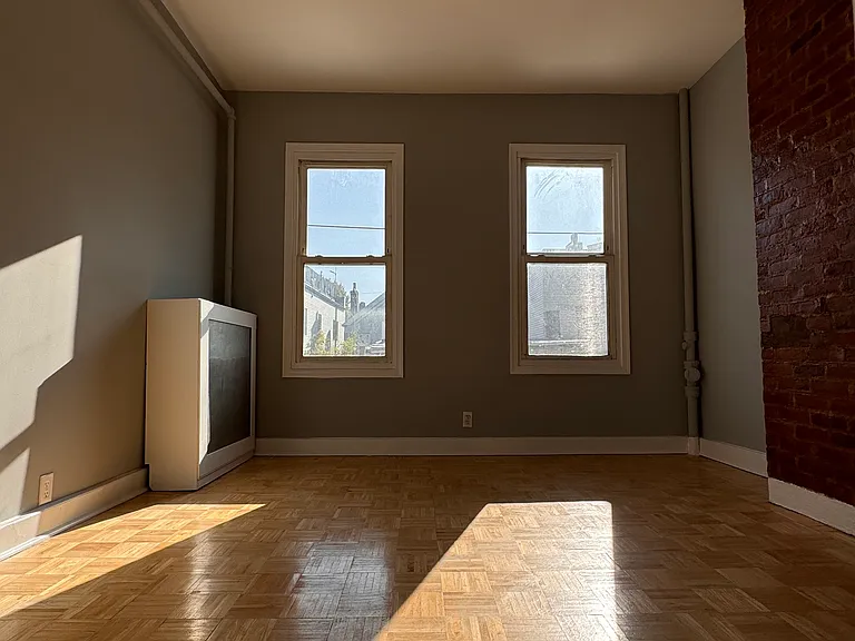 260 Webster Ave #B — Photo 3