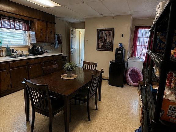 5th image of 817 Chestnut St